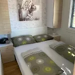 Mali Nordsee Mobilehomes , Glamping & Caravan Parque de Campismo *