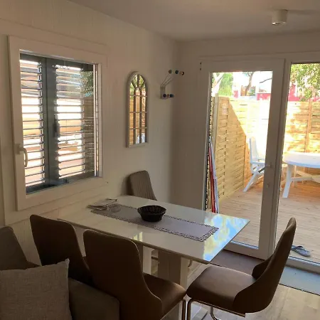 Dom wakacyjny Mali Nordsee Mobilehomes , Glamping & Caravan Pakoštane