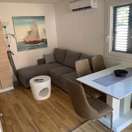 Mali Nordsee Mobilehomes , Glamping & Caravan * Pakoštane